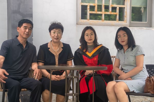 毕业照with爸妈妹妹